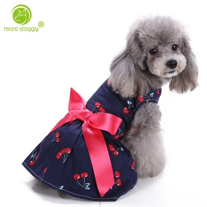 Летнее цельнокроеное платье MISS DOGGY с узором клубники вишни принцессы для щенков и