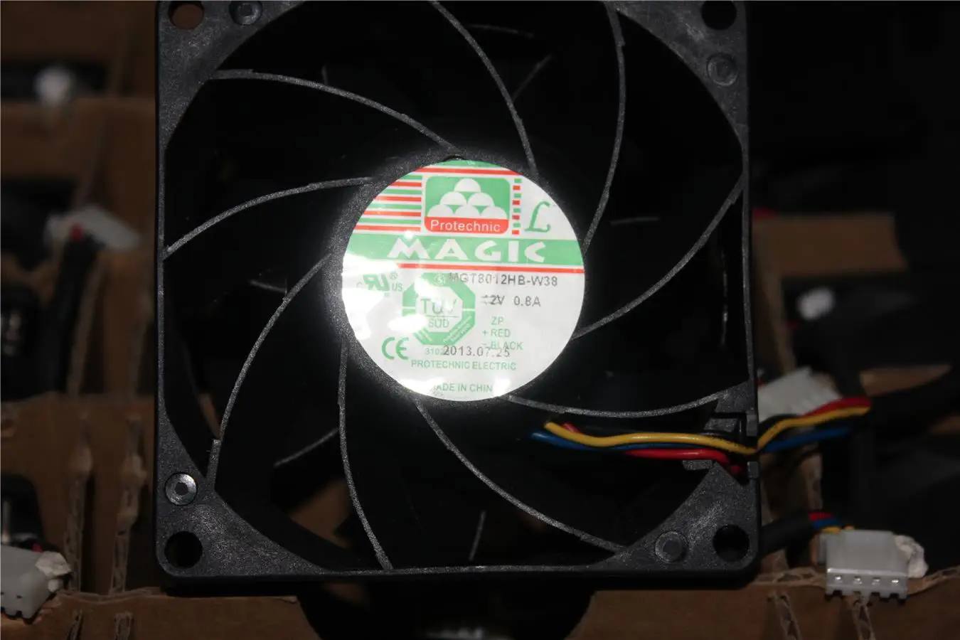 

New MGT8012HB-W38 DC12V 0.8A 8038 4-wire PWM8CM violent cooling fan