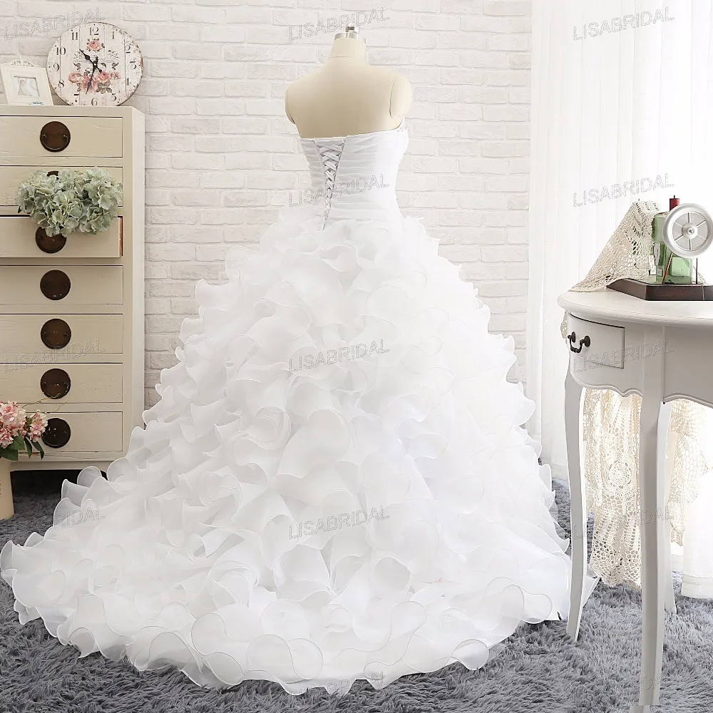 Длинное свадебное платье со шлейфом без рукавов из органзы | Свадьбы и торжества