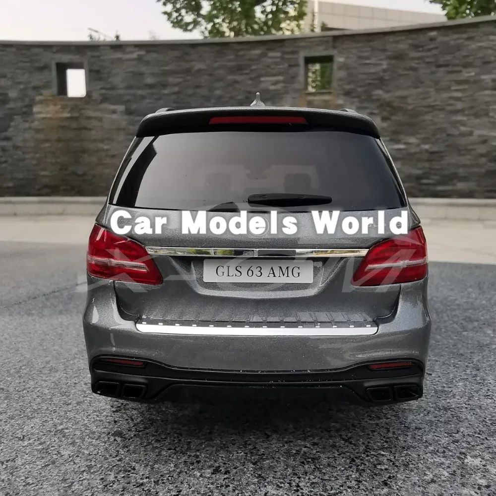 Полимерная модель автомобиля для GT Spirit GLS 63 AMG (серый) 1:18 GT784 + маленький подарок!| |