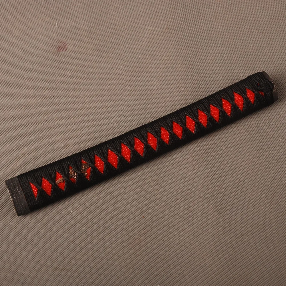 Прямая ручка Tsuka Black Silk Ito имитация Красной Rayskin и сплав Fuchi Kashira подходит для