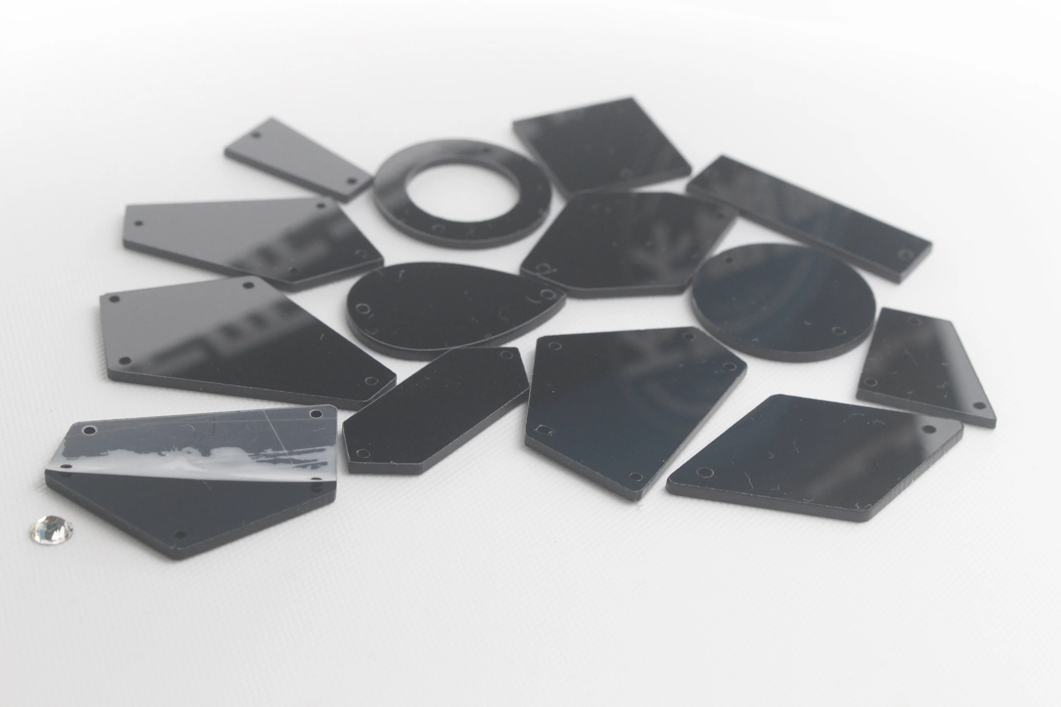 50pcs Top quality jet black color mix shaped flat back mirror organic glass sew on acryl rhinestones with holes | Дом и сад