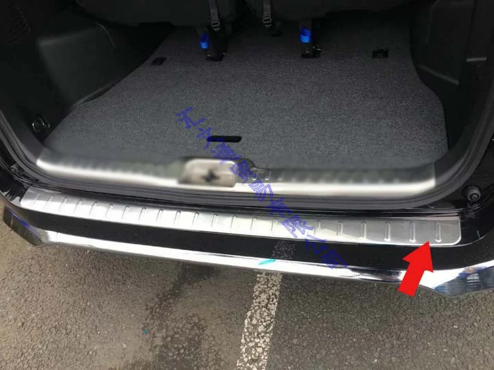 Защитный оконный порог для заднего бампера из нержавеющей стали NISSAN Серена C27 2017
