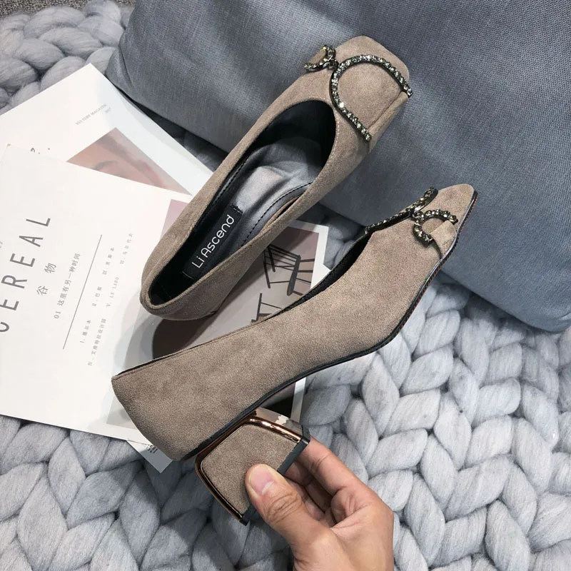 Женская обувь с квадратным носком на низком каблуке модельные туфли лодочки