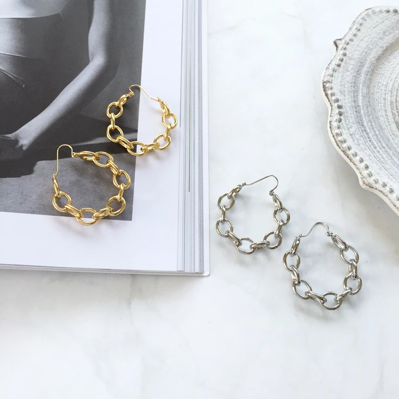 Простые темпераментные полые овальные металлические серьги для женщин