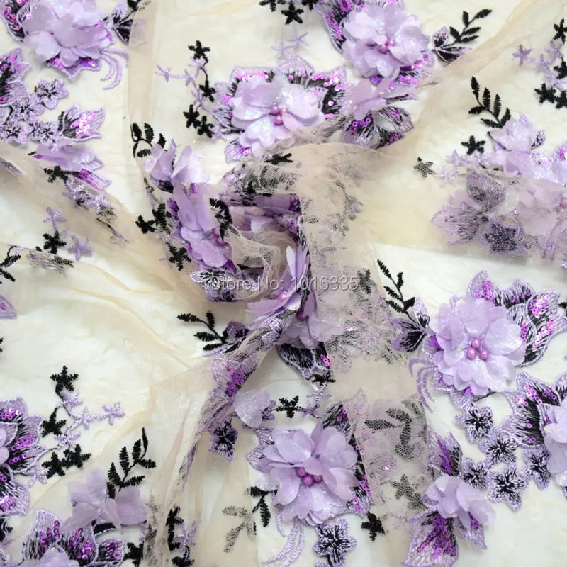 Нарядная сиреневая кружевная ткань ручной работы с объемным цветком жемчугом