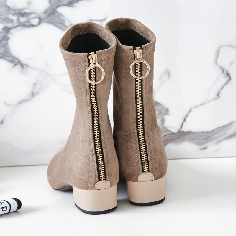 2018 autumn and winter new elastic boots Thick short women's Low heel leather Large size shoes |