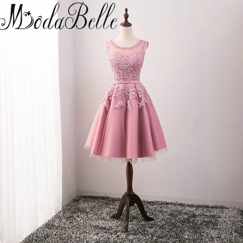 Длинное розовое платье для выпускного с кружевной аппликацией на выпускной