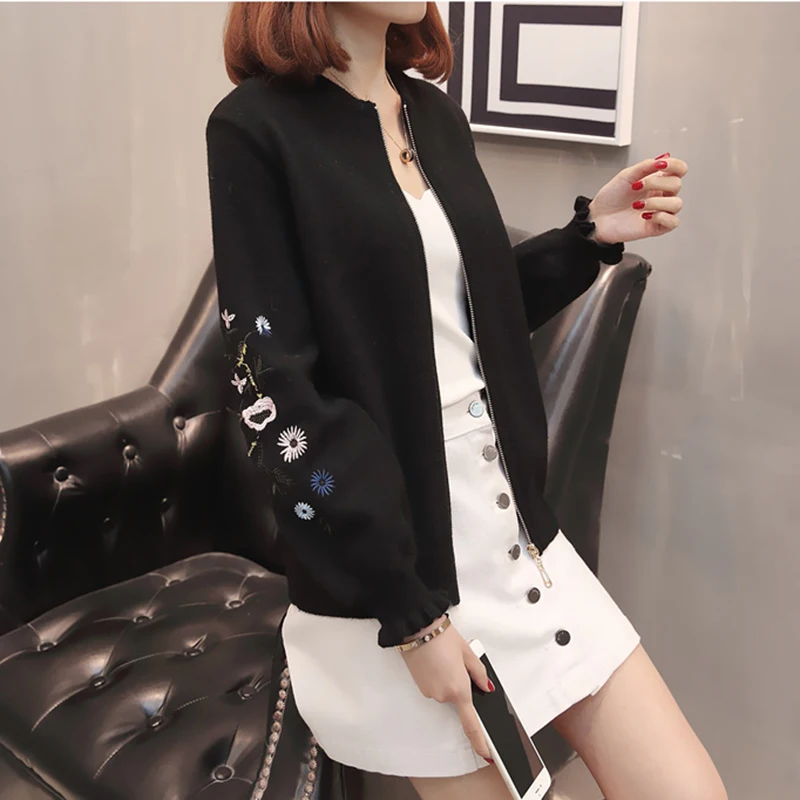 2018 New Spring Autumn Sweater Coat Women Fashion Embroidery Flowers Leisure Loose Knit Cardigan Zipper Jacket Outerwear YM790 |
