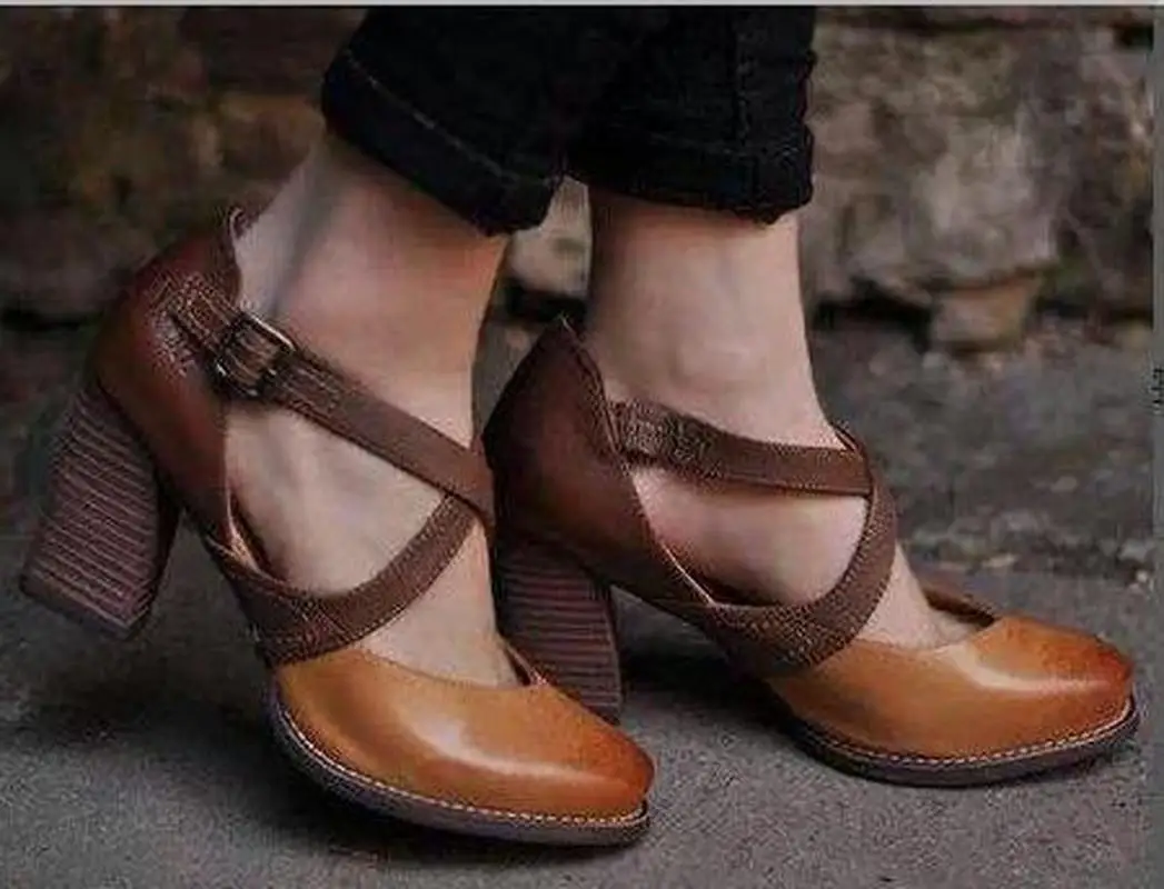 Женские летние сандалии гладиаторы обувь на не сужающемся книзу массивном