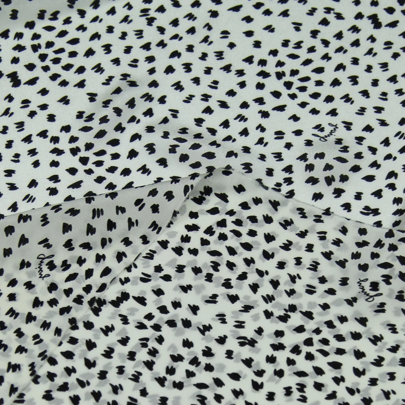Шелк крепдешин ткань черный Мини пятна принт на белом фоне SCDC808 | Дом и сад