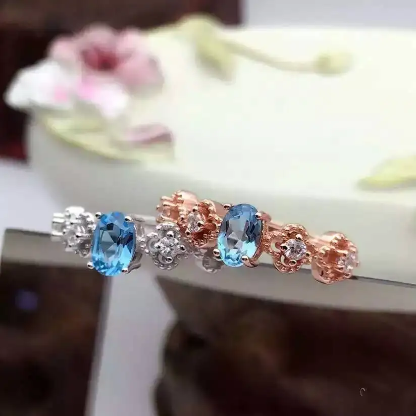 Женское кольцо из серебра 100% пробы с натуральным голубым топазом 4 Х6 мм |