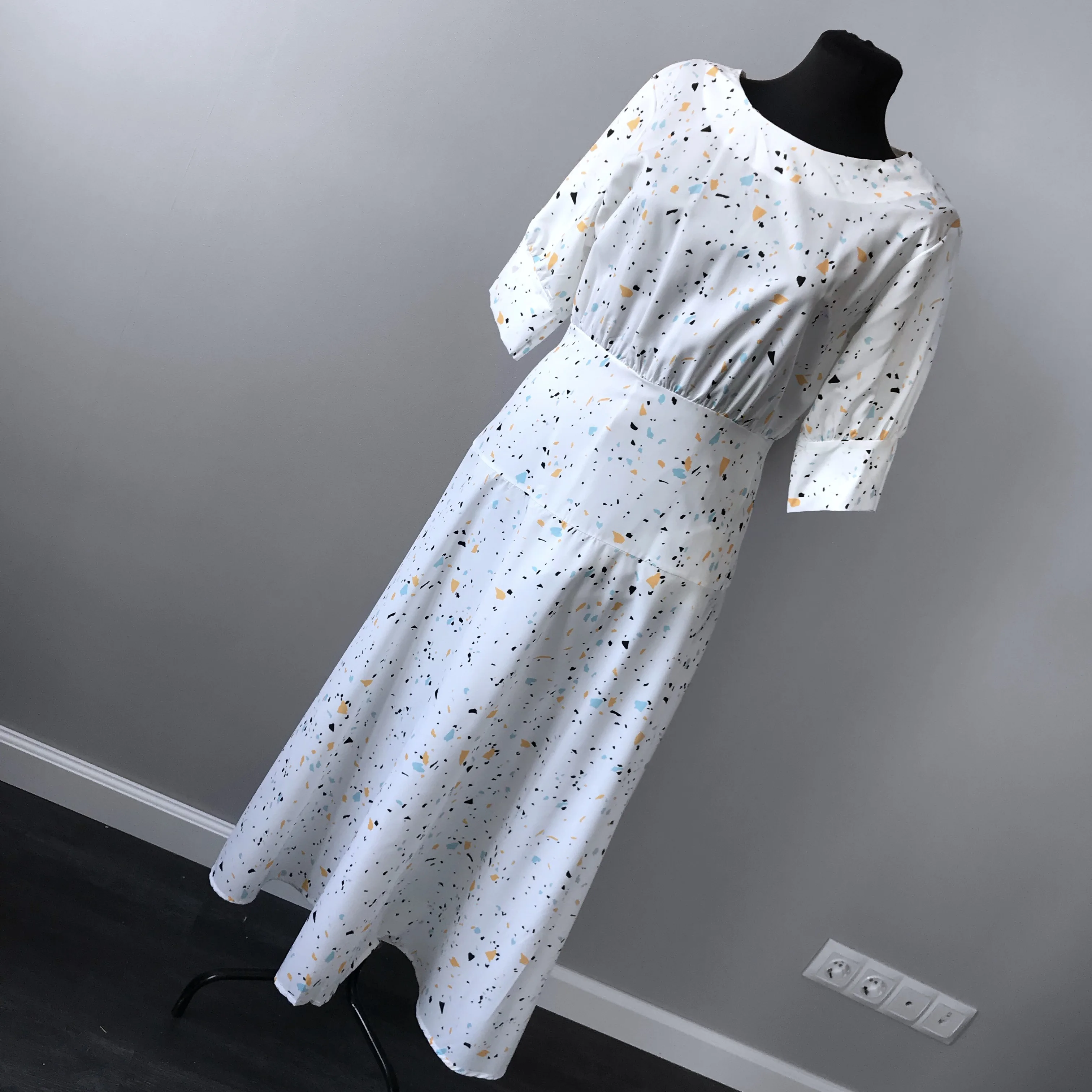 Платье с коротким рукавом Fatika Normcore платье в стиле ампир круглым вырезом для