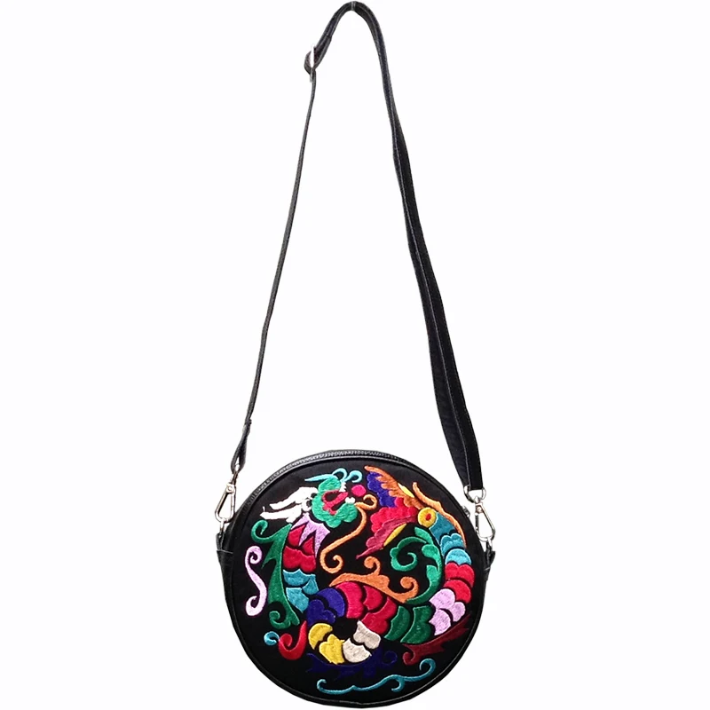 Круглая кожаная сумка через плечо с вышивкой в этническом стиле женская