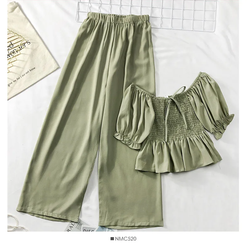 Женский костюм двойка Heliar элегантный однотонный спортивный со штанами и топом