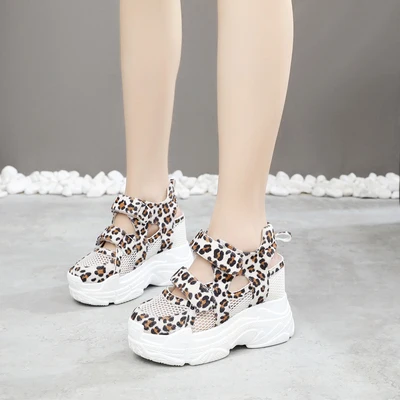 White Leopard Г., летние женские сандалии женская повседневная Летняя обувь из дышащего сетчатого материала обувь леопардовой расцветки на высокой платформе сандалии на танкетке - Цвет: White Leopard