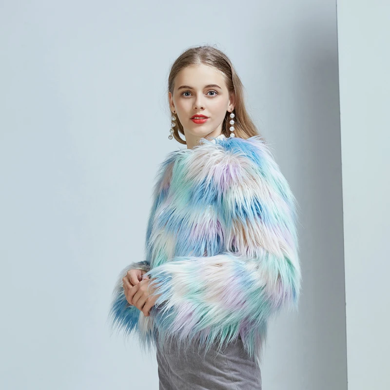 Женское пальто из искусственного меха кремового цвета Macaron Элегантная короткая