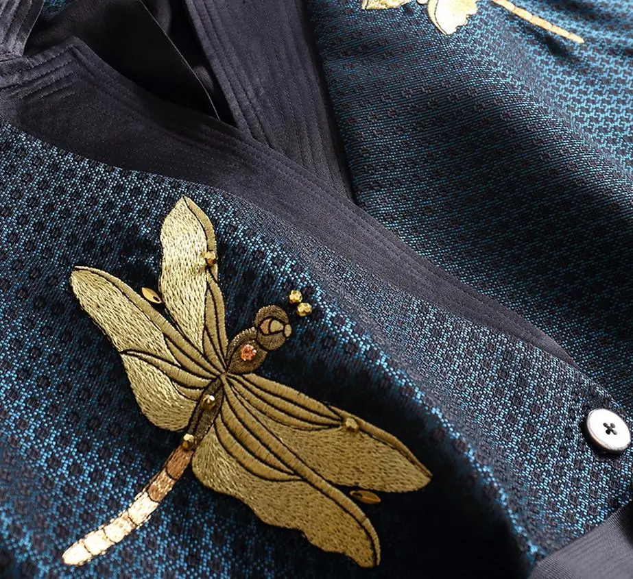 Женская куртка с V образным вырезом рукавом летучая мышь и вышивкой в виде