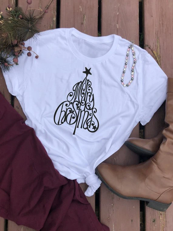 Веселая футболка с рождественской елкой для счастливого фестиваля красные