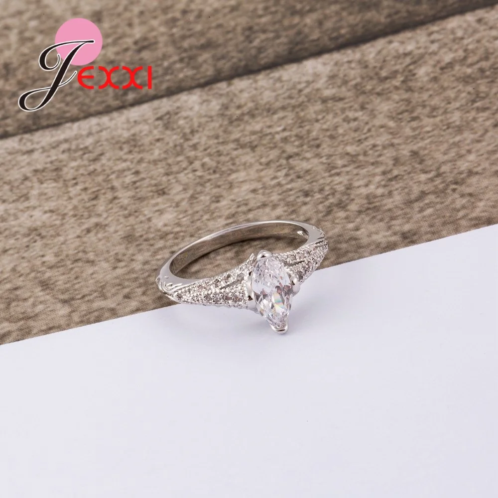 Женское кольцо из серебра 925 пробы с овальным кристаллом | Украшения и аксессуары