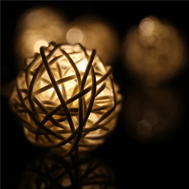 Гирлянда из ротанга с шариками на солнечной батарее садовая Рождественская