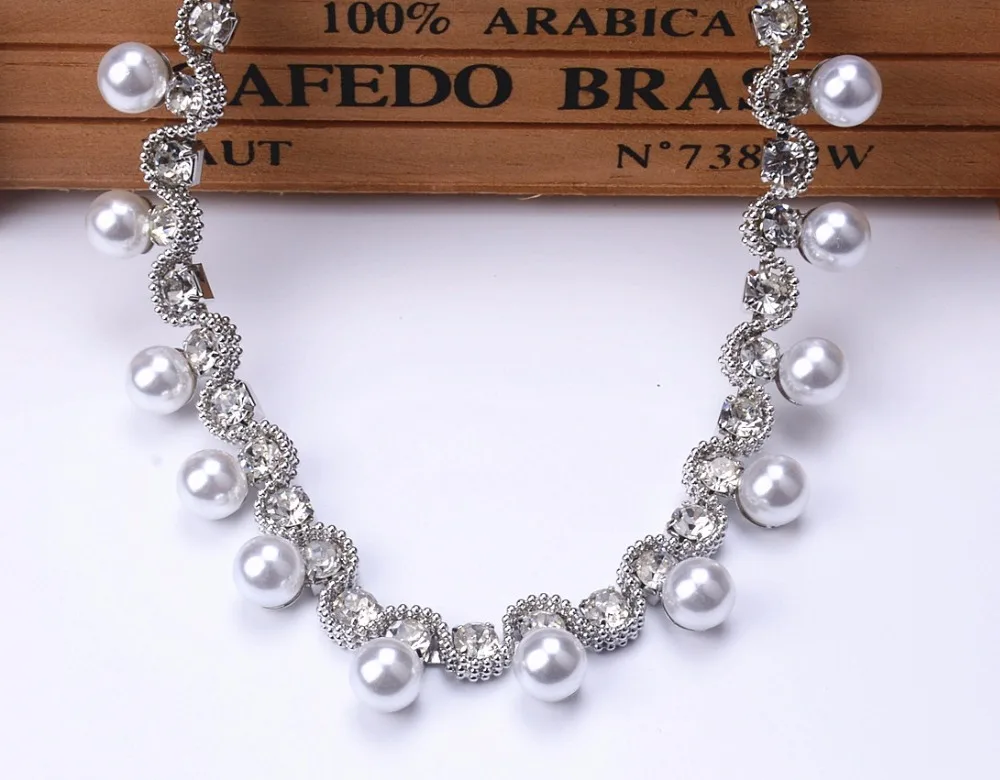 1 ярд Костюм с аппликацией вращающаяся Стразы белым жемчугом Серебряная отделка