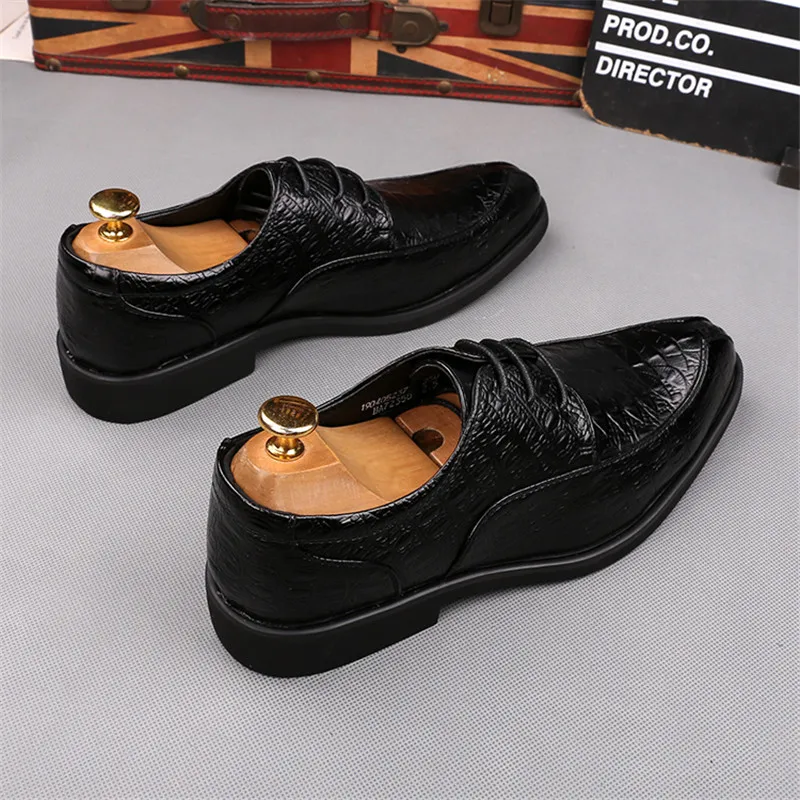 Мужские повседневные туфли оксфорды с острым носком и узором крокодиловая кожа