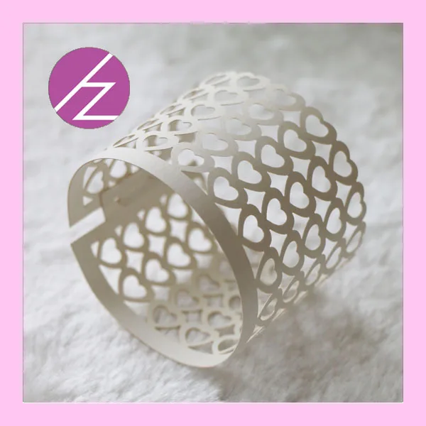 

100pcs Christmas love heart Napkin Rings Pearl Paper Towel Buckle Hollow Serviette Holder Wedding Party Table Decoration paper