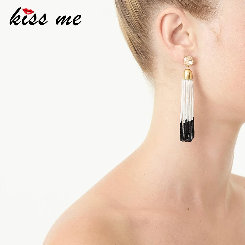 Женские длинные серьги KISS ME белые и черные подвески с бусинами кисточками