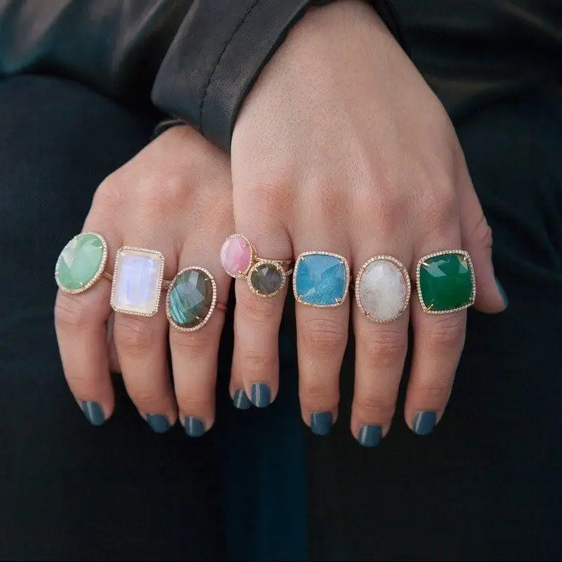 Высококачественные коктейльные кольца с крупным зеленым фианитом Роскошные