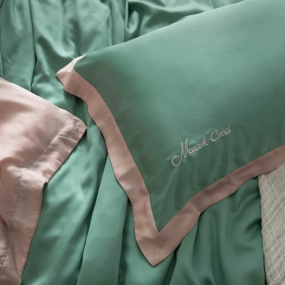 Светло голубое Скандинавское постельное белье королевского размера из