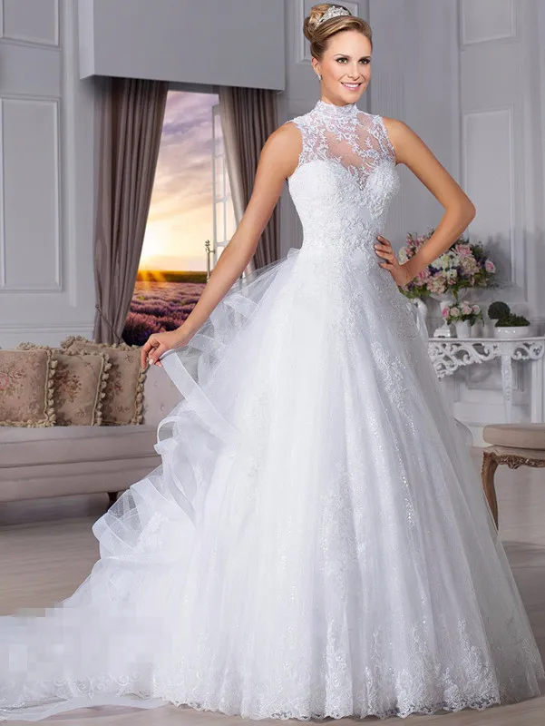 Бальное платье с высоким воротом без рукавов покрытые пуговицами Аппликации