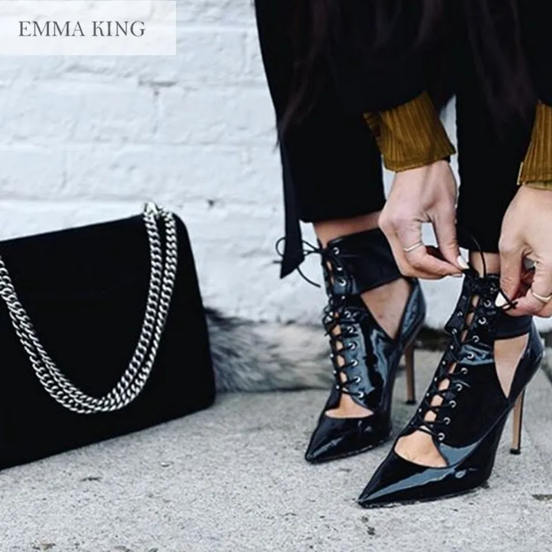 Harga Sepatu Bot Pendek Sepatu Pump Wanita Seksi Hak Tinggi Ujung Runcing Musim Gugur Sepatu Pergelangan Kaki Bersimpul Silang Wanita Berongga Kulit Paten Hitam