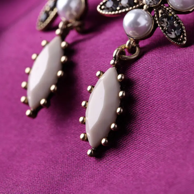 Серьги-капли из смолы с длинным клевером в богемном стиле искусственным жемчугом