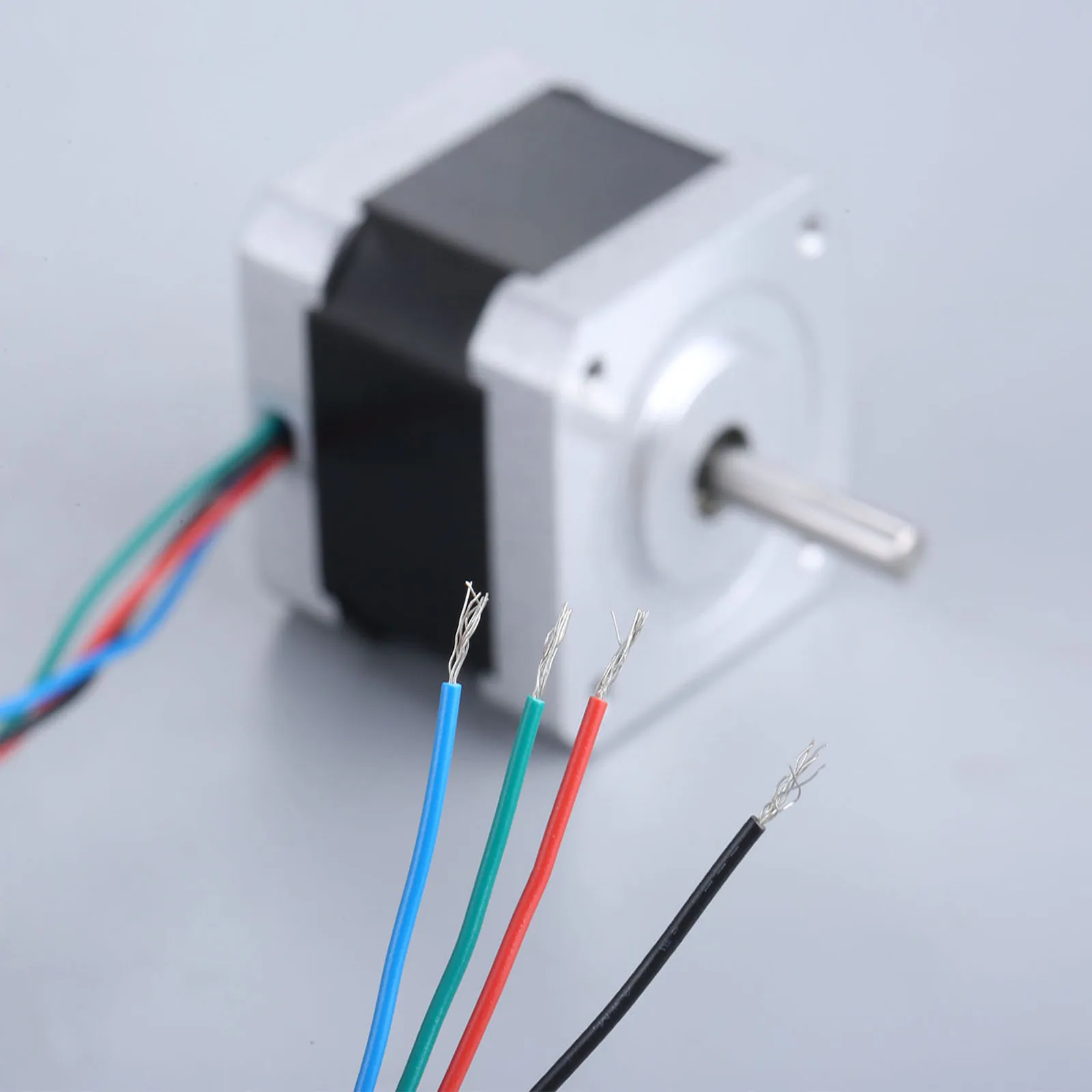 Фото Nema 17 шаговый двигатель 6V 1.2A 60 мм 1 8 градусов 2 фазы 53 кг. см 4 провода для 3D принтера Nema 17 шаговый двигатель 6V 1.2A 60 мм 1 8 градусов 2 фазы 53 кг. см 4 провода для 3D принтера