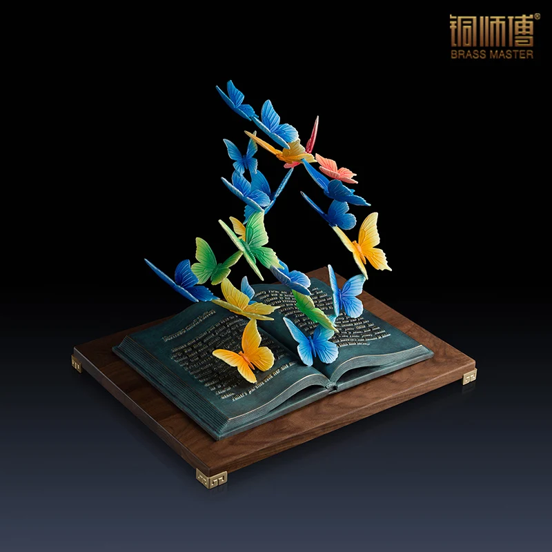 Красивые красочные бабочки летают в книжках украшение для кабинета детский