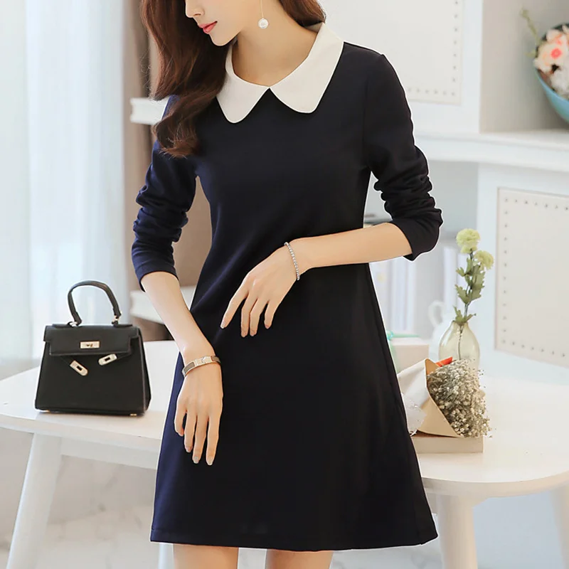 Женское платье А-силуэта облегающее с длинным рукавом и воротником Питер Пен в