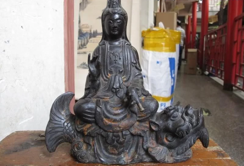 9 Тибетский народный храм старая бронза Bodhisattva Гуаньинь Кван-Инь Будда ездить на
