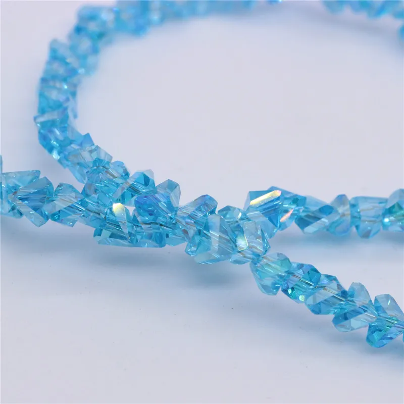 Цветные стеклянные бусины 4 мм однотонные треугольные с прозрачными вставками