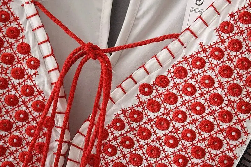 Мини-платье с V-образным вырезом и большими рукавами-фонариками | Женская одежда