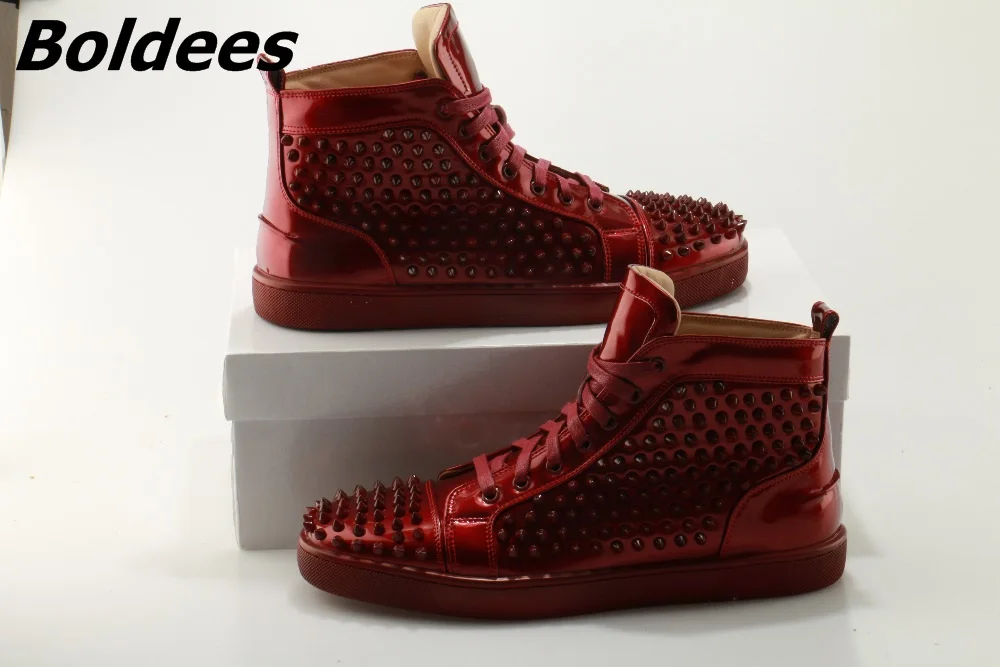 Boldees/Новый дизайн кроссовки из лакированной кожи с шипами высококачественные