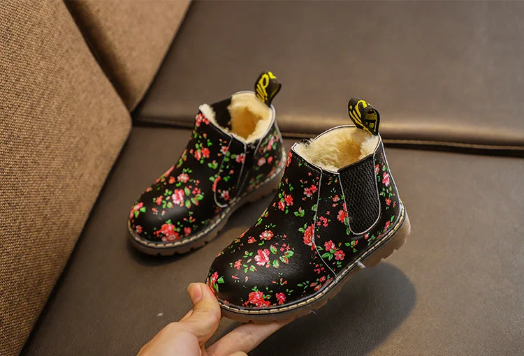 2018 милые ботинки для девочек Модная элегантная детская обувь с цветочным принтом