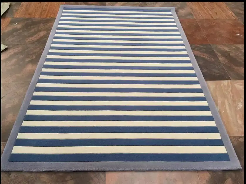 Стильный современный журнальный столик для гостиной Цветной полосатый диван