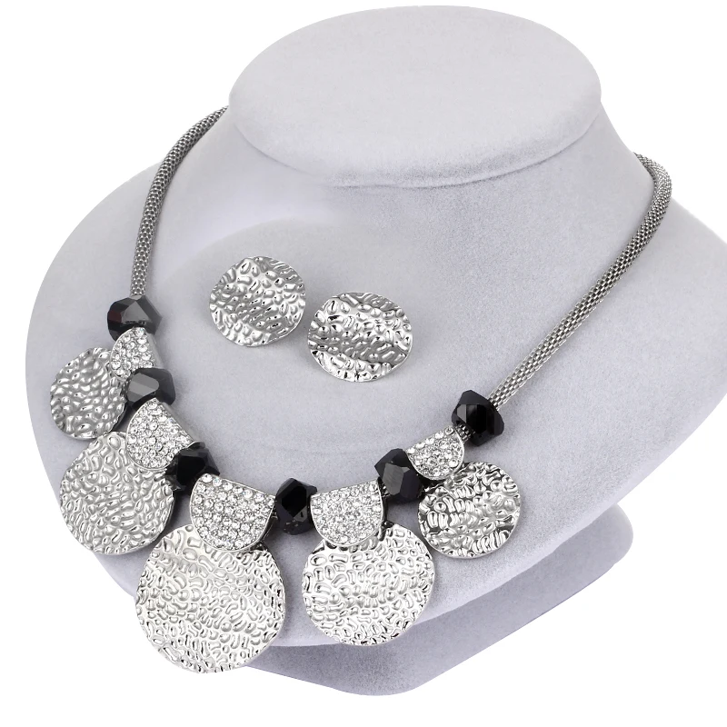 Комплект из колье и серёг гвоздиков с бусинами|necklace set|choker necklace setset |
