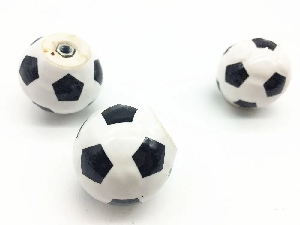 Керамическая ручка для детской комнаты в форме футбольного мяча с рисунком виде