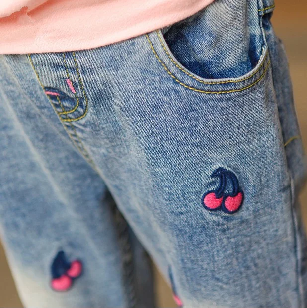 2017 New Brand Spring Slim Jeans Girls Cherry Ricamo Casual Pants for Girl pencil Denim pants Lovely Long Trousers |