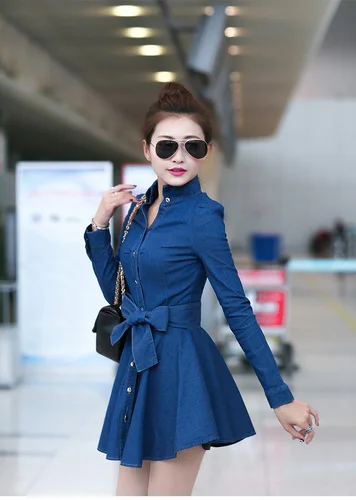 Женское джинсовое платье с длинным рукавом синее однобортное приталенное