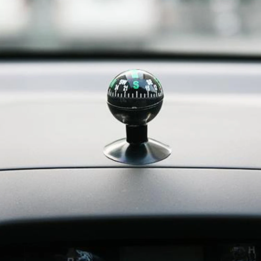 Черный маленький заполненный жидкостью автомобиль навигации морской военный