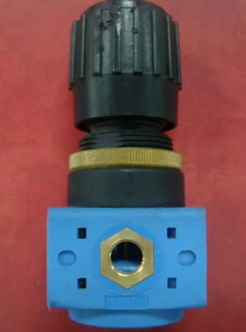 

[SA] Положительный! Товары в наличии FESTO ручной клапан регулирования давления Германия оригинал 95 новый LR-1/8-S-7-B в натуральном виде -- 2 шт./лот