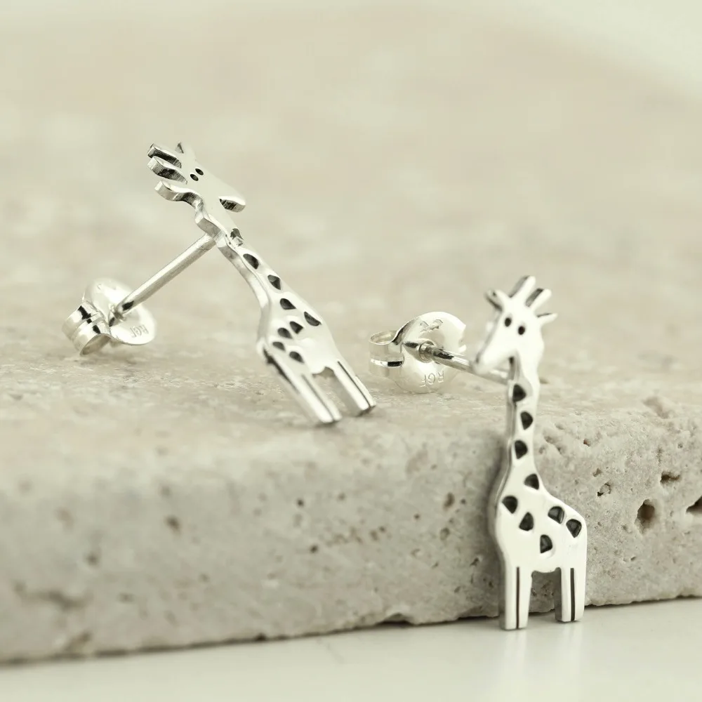 Серьги гвоздики с ромашками и Эпоксидными пятнами в виде жирафа ювелирные